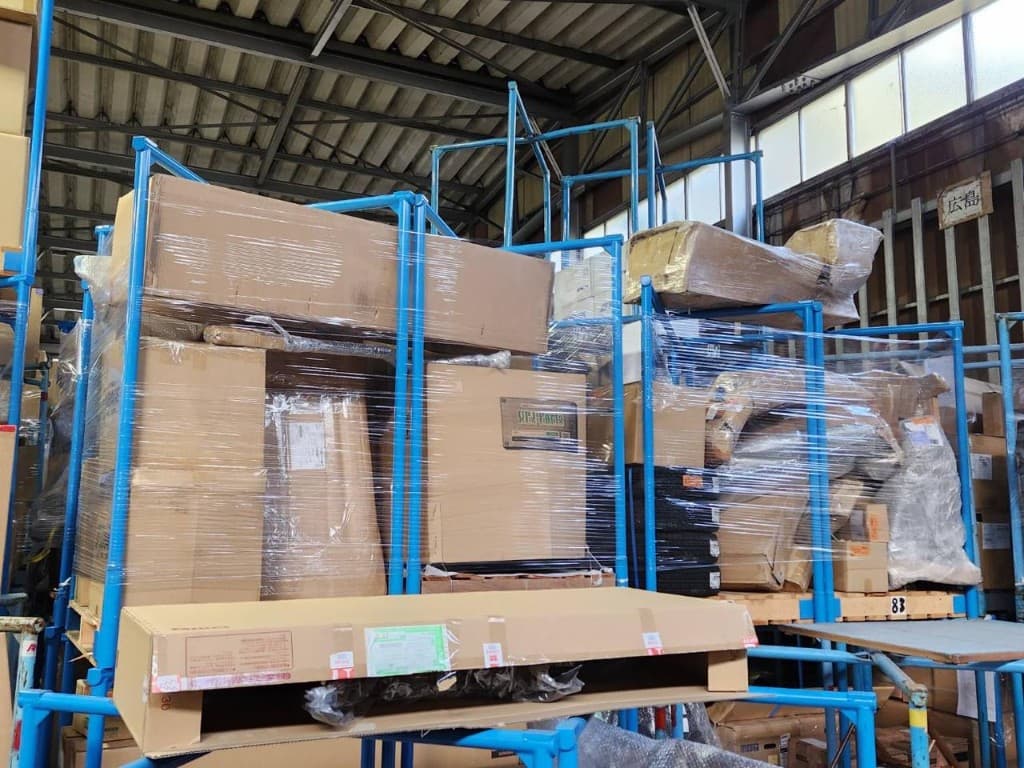 Shipping container and warehouse scene